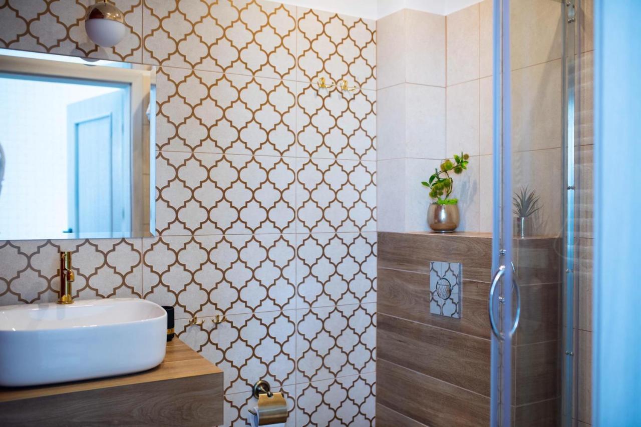 Wyjatkowe Smaki Bed & Breakfast Pruszcz Gdanski Bagian luar foto
