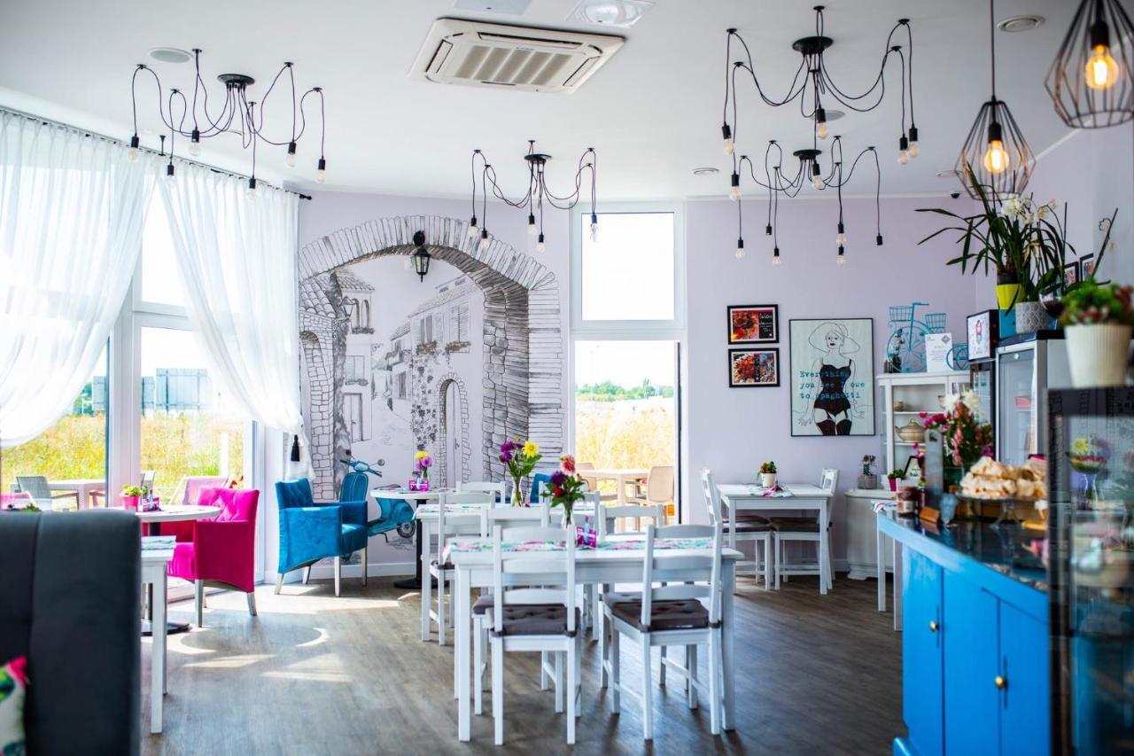 Wyjatkowe Smaki Bed & Breakfast Pruszcz Gdanski Bagian luar foto