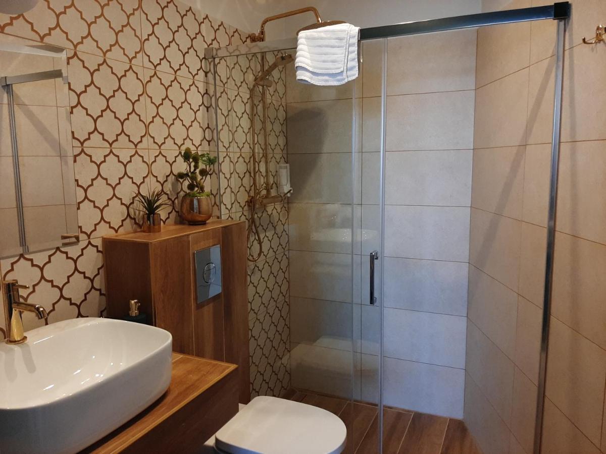 Wyjatkowe Smaki Bed & Breakfast Pruszcz Gdanski Bagian luar foto
