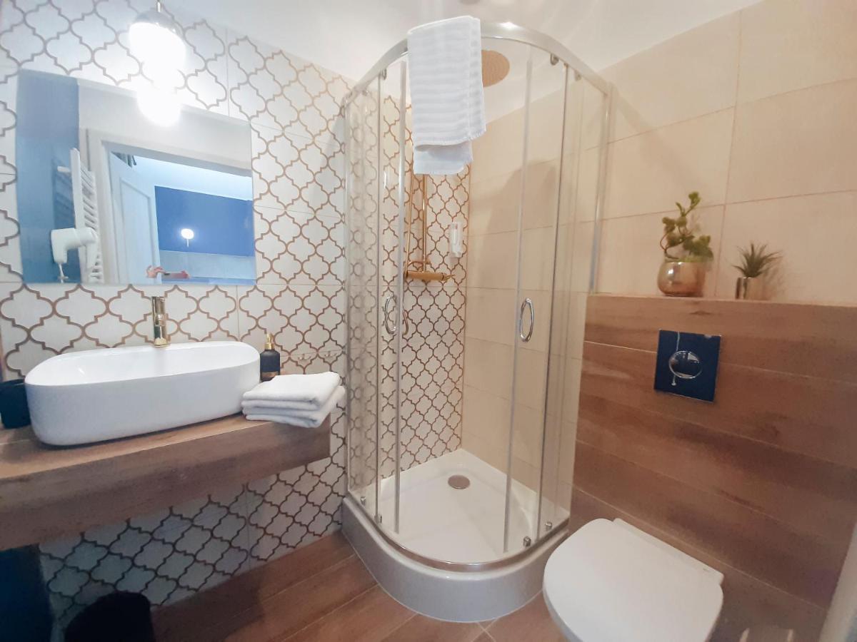 Wyjatkowe Smaki Bed & Breakfast Pruszcz Gdanski Bagian luar foto