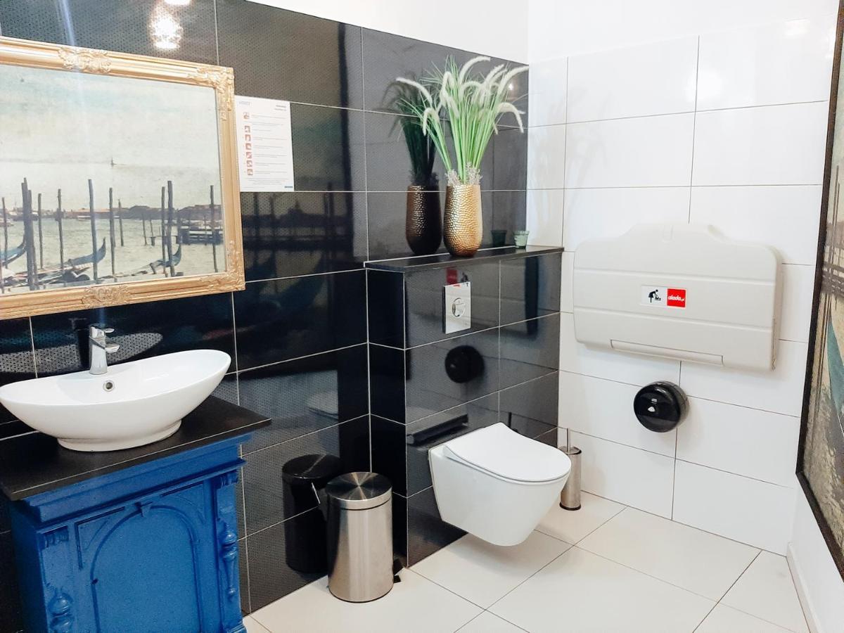 Wyjatkowe Smaki Bed & Breakfast Pruszcz Gdanski Bagian luar foto
